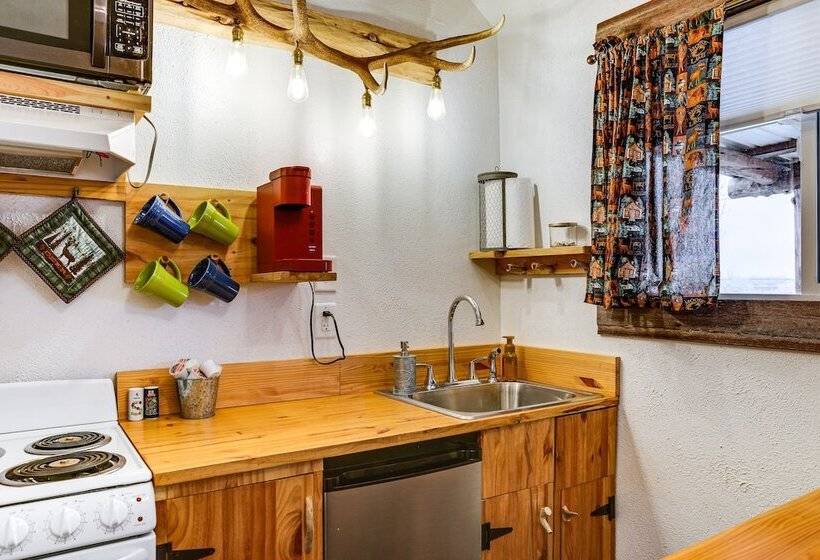 Glenvil Cabin W/ Gas Grill: Steps To Dock & Pond!