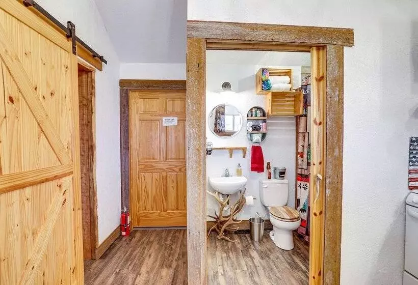 Glenvil Cabin W/ Gas Grill: Steps To Dock & Pond!