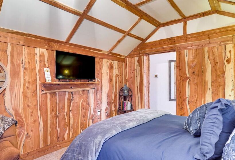 Glenvil Cabin W/ Gas Grill: Steps To Dock & Pond!