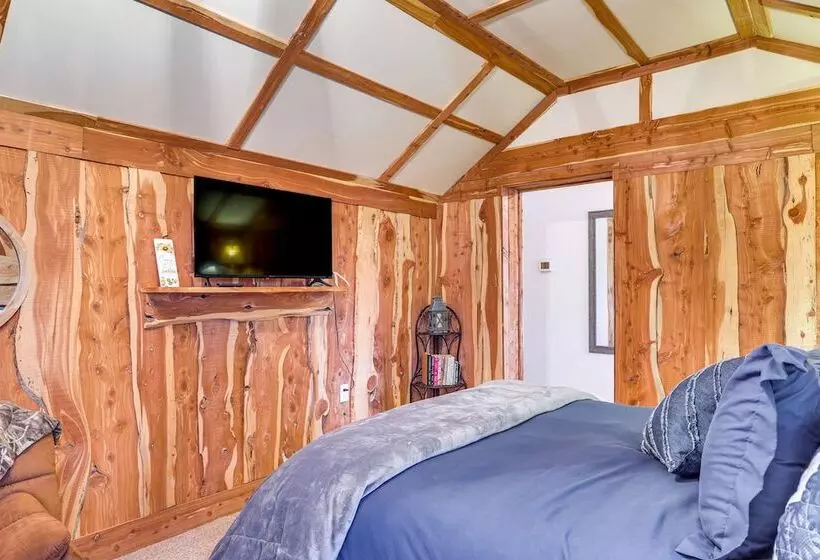 Glenvil Cabin W/ Gas Grill: Steps To Dock & Pond!