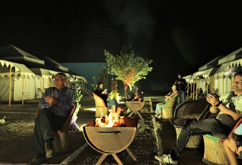 בית מלון כפרי Delta 105   A Military Themed Adventure Park