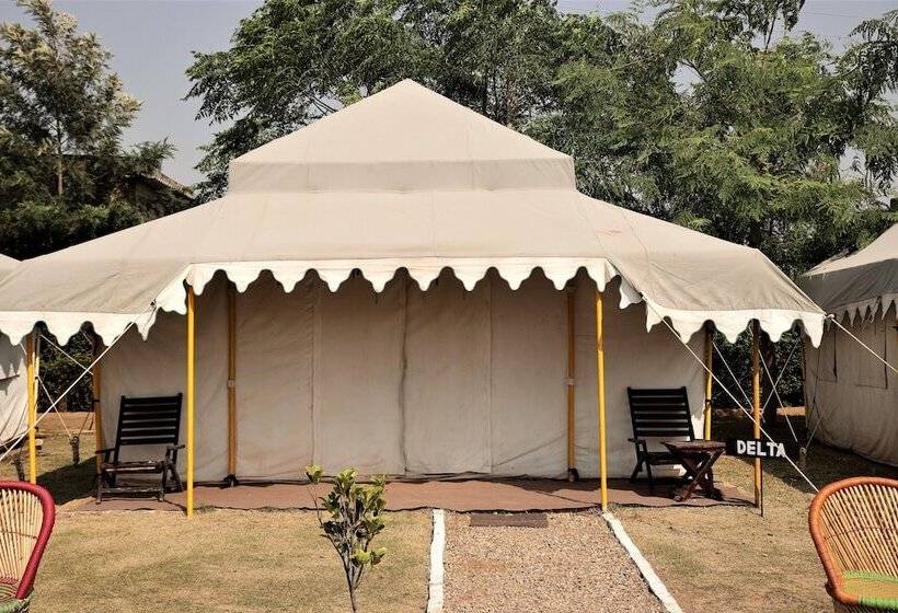 Отель Delta 105 A Military Themed Adventure Park