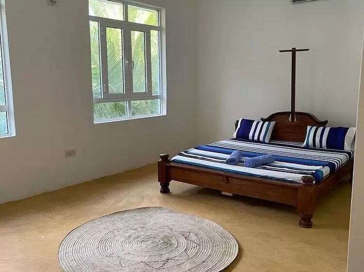 Hotelli Sunrise Beach Villa