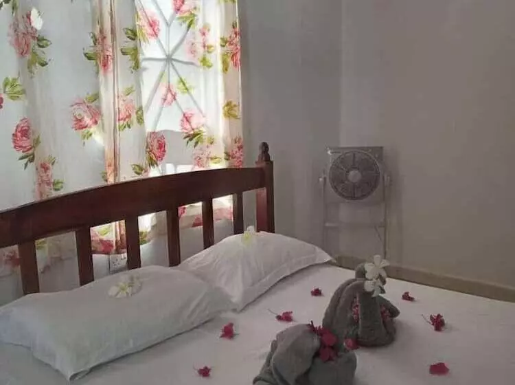 Hotelli Sunrise Beach Villa