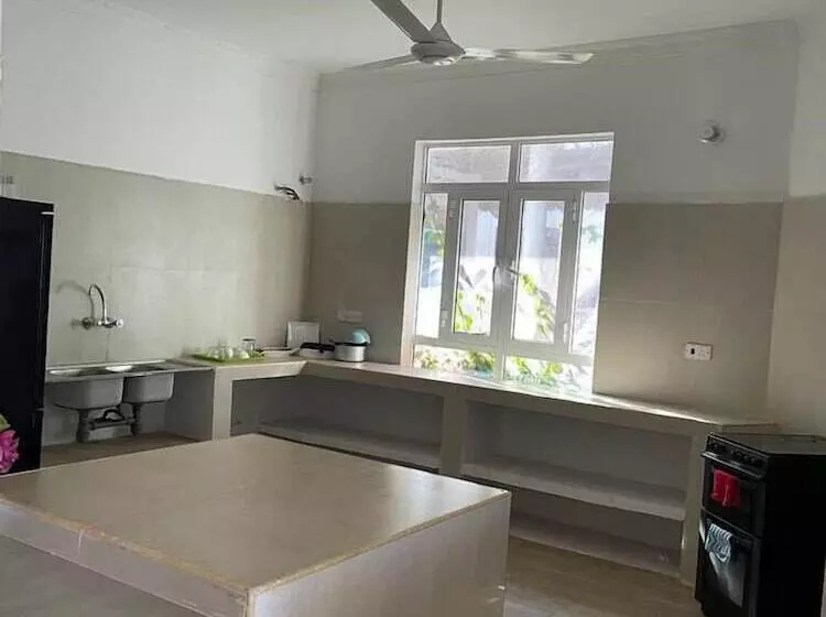 Hotelli Sunrise Beach Villa