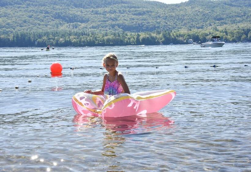 ホテル Waters Edge Lodge