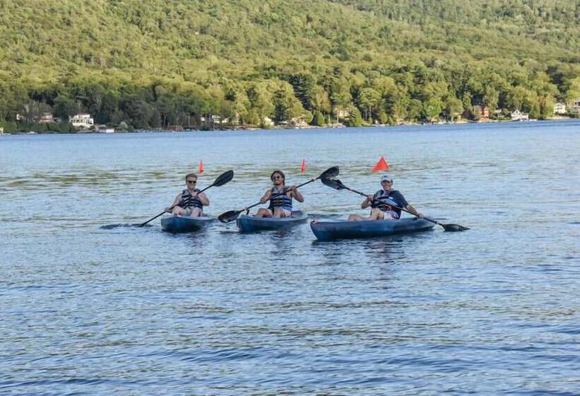 ホテル Waters Edge Lodge