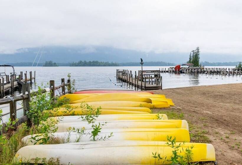 ホテル Waters Edge Lodge