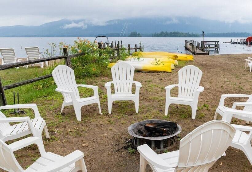 ホテル Waters Edge Lodge