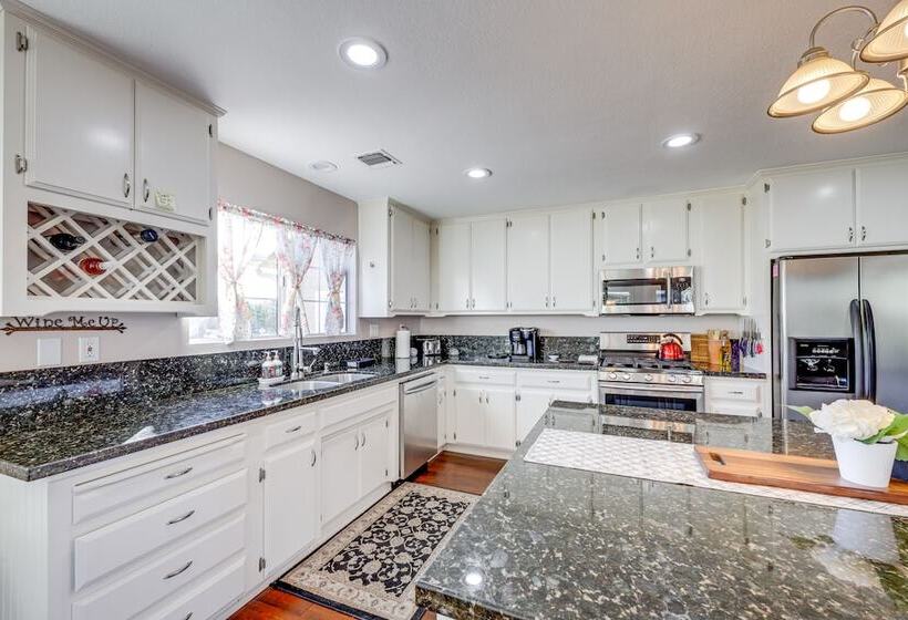 Lovely Templeton Home Near 200 Wineries!