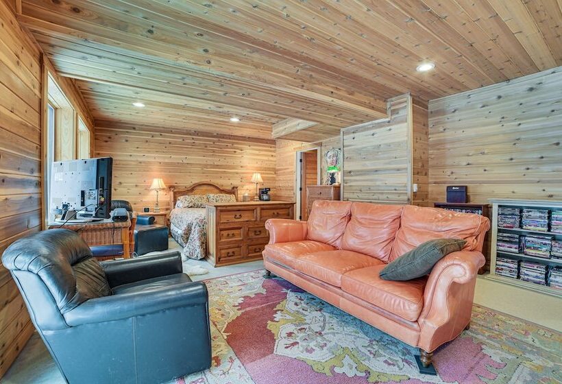 Michigan Cabin Retreat: 5 Mi To Sturgeon Bay Beach