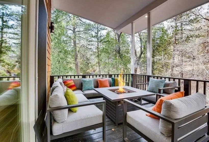 Modern Arrowbear Lake Cabin W/ Tree Lined Views!