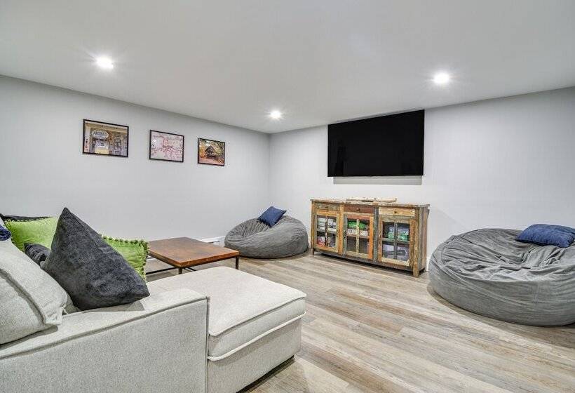 Mountain View Bethel Cabin: Game Room & Deck