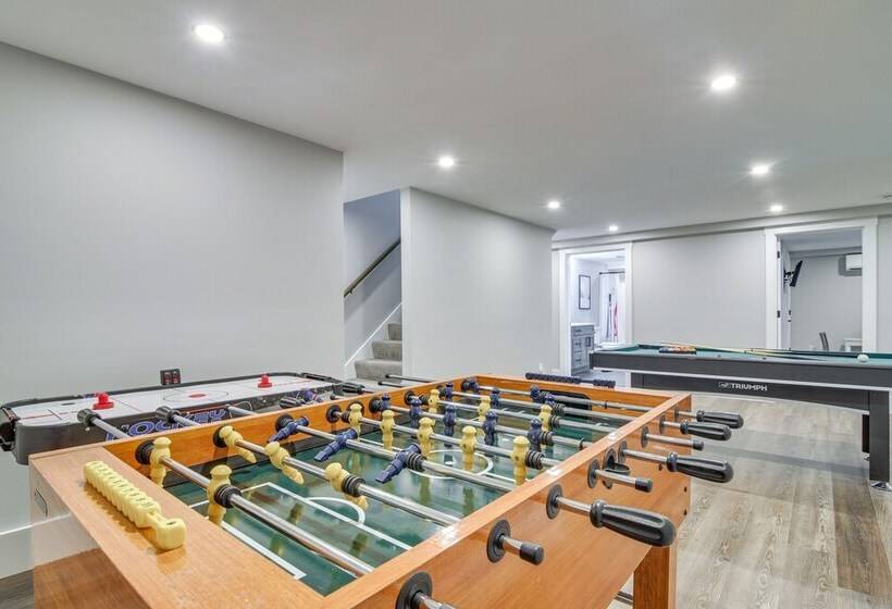 Mountain View Bethel Cabin: Game Room & Deck