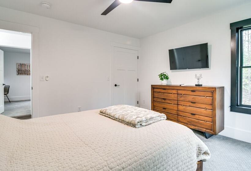 Mountain View Bethel Cabin: Game Room & Deck