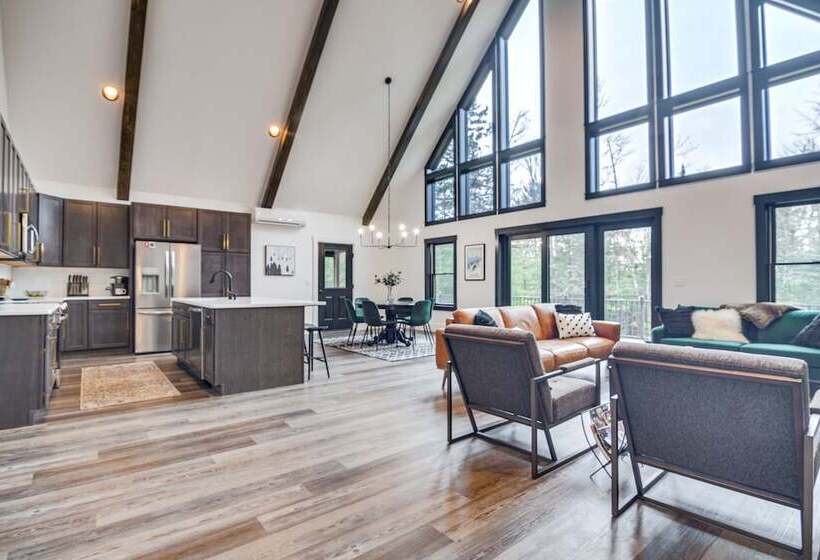 Mountain View Bethel Cabin: Game Room & Deck