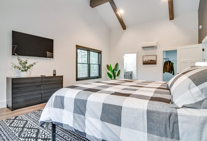 Mountain View Bethel Cabin: Game Room & Deck