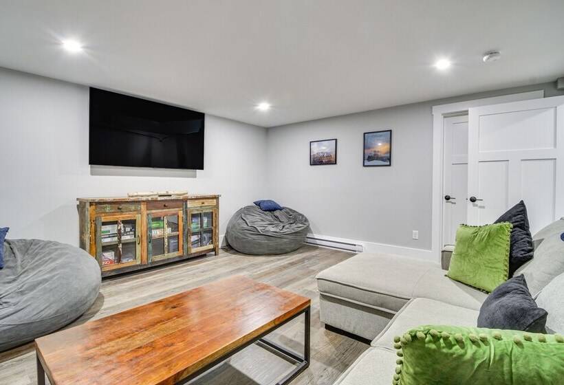 Mountain View Bethel Cabin: Game Room & Deck