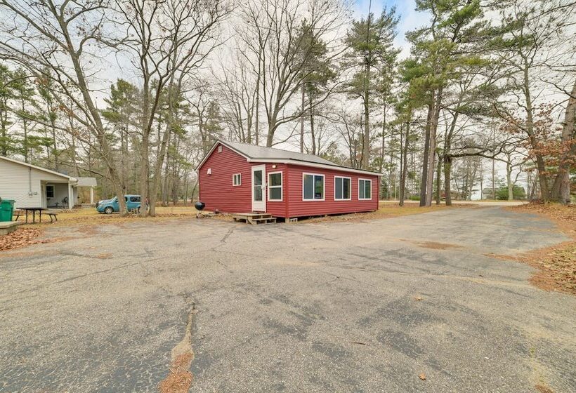 Oscoda Cabin W/ Charcoal Grill: Walk To Lake Huron