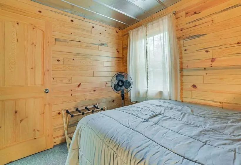 Oscoda Cabin W/ Charcoal Grill: Walk To Lake Huron