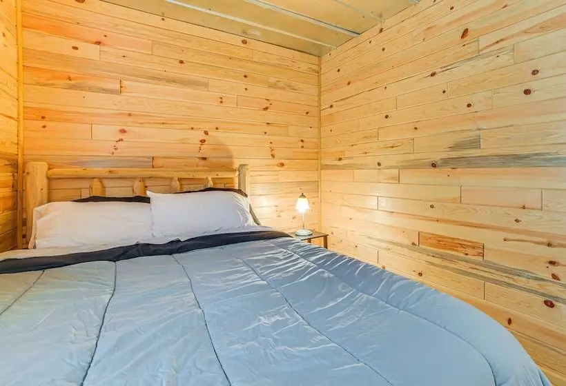 Oscoda Cabin W/ Charcoal Grill: Walk To Lake Huron