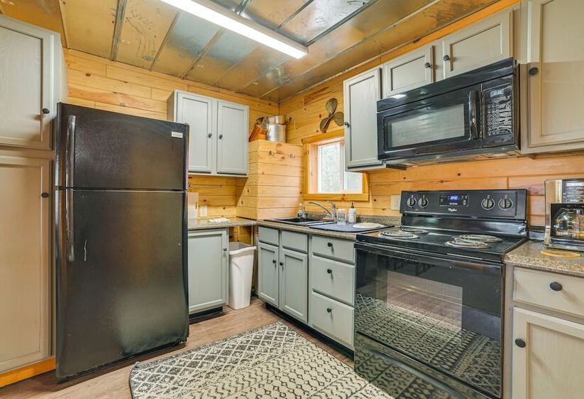 Oscoda Cabin W/ Charcoal Grill: Walk To Lake Huron