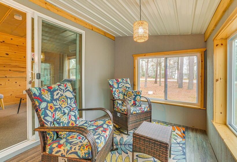 Oscoda Cabin W/ Charcoal Grill: Walk To Lake Huron