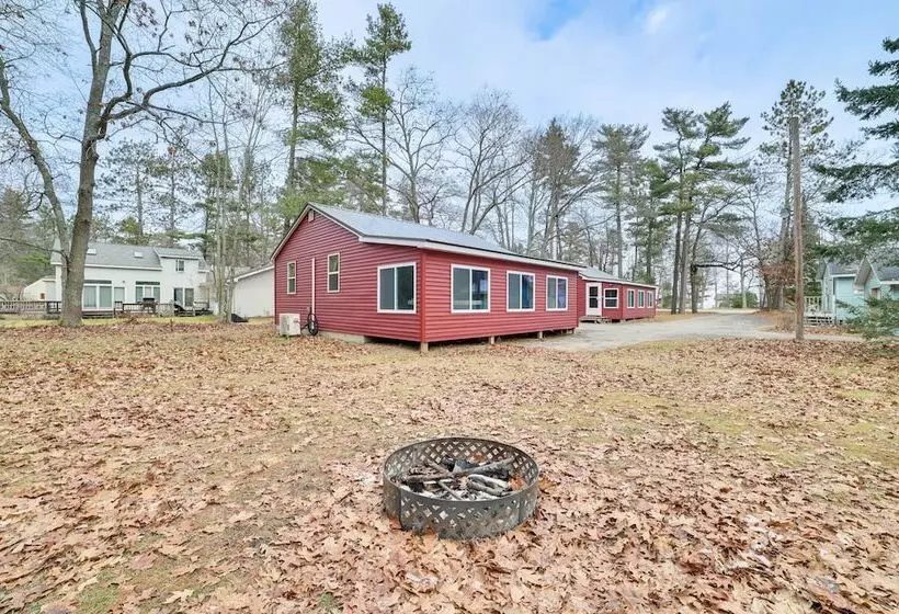Oscoda Cabin W/ Charcoal Grill: Walk To Lake Huron