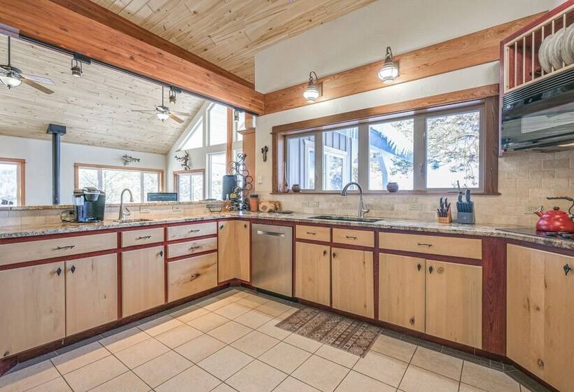 Pagosa Springs Family Retreat W/ Game Room & Views