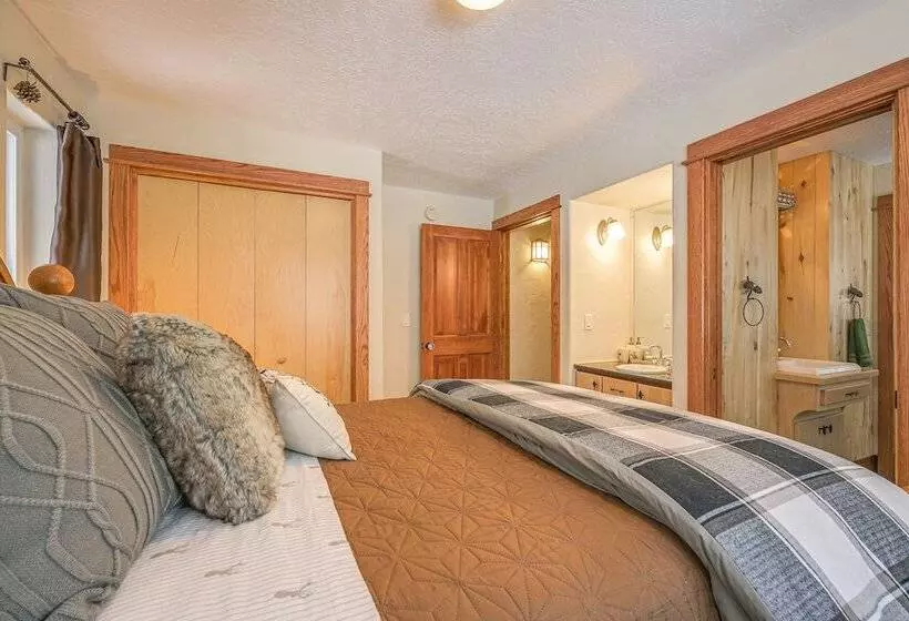 Pagosa Springs Family Retreat W/ Game Room & Views