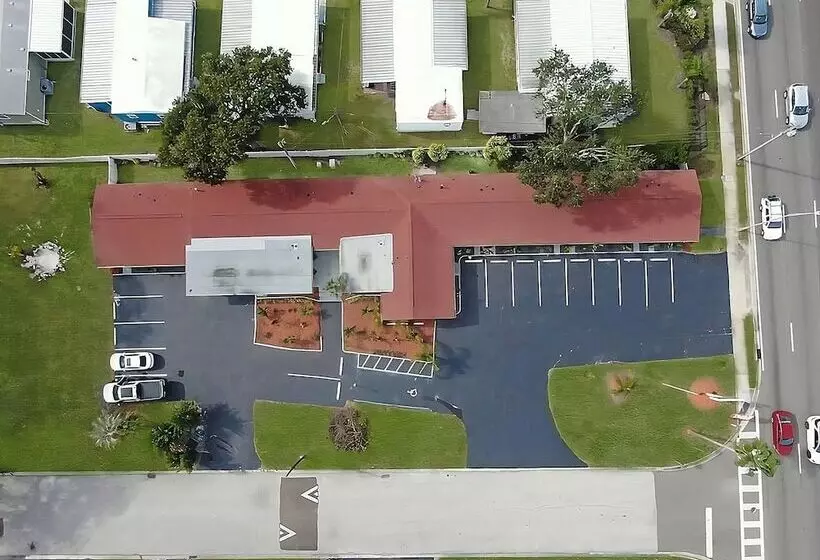 Palm Cove Motel