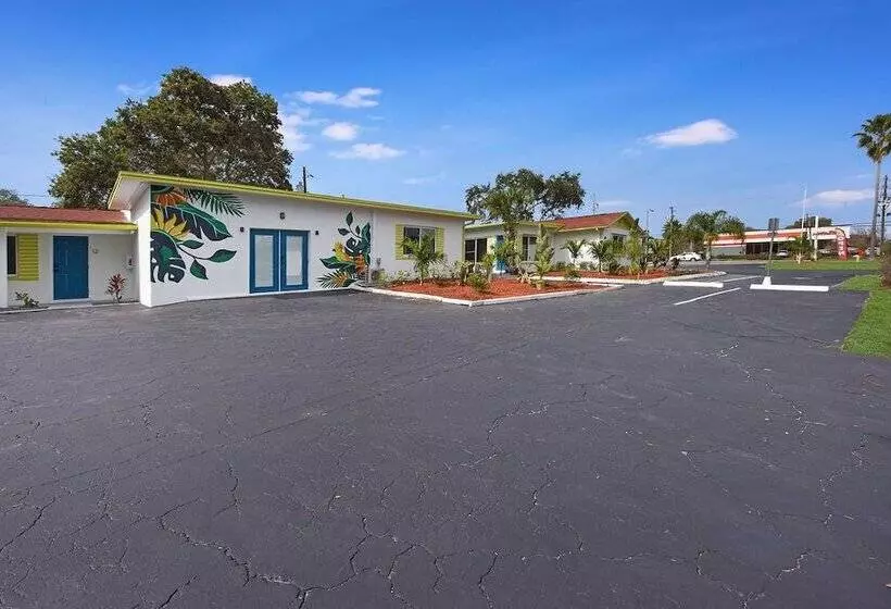 Palm Cove Motel