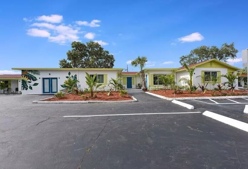 Palm Cove Motel