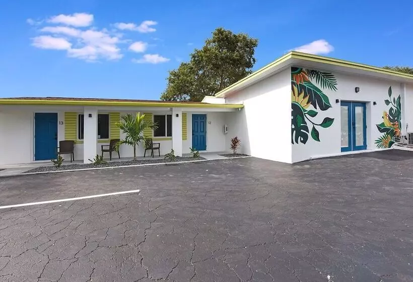 Palm Cove Motel
