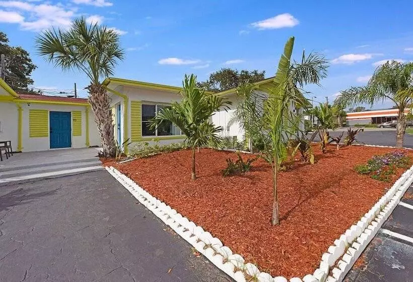 Palm Cove Motel