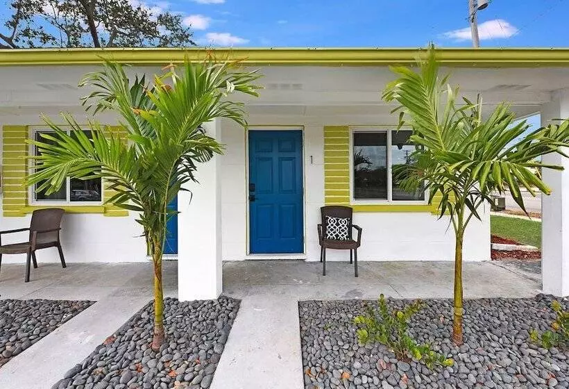 Palm Cove Motel