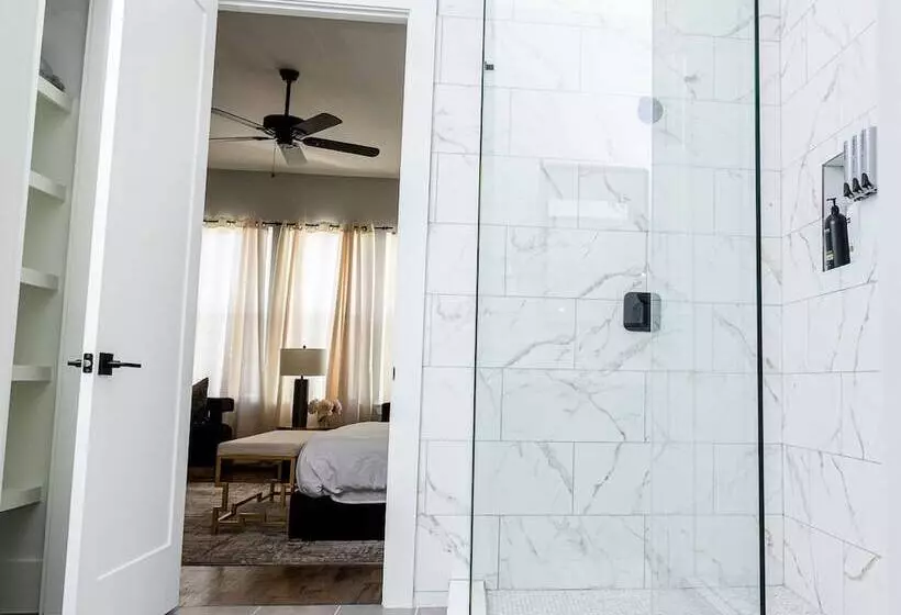 پانسیون Houston Lux Townhome