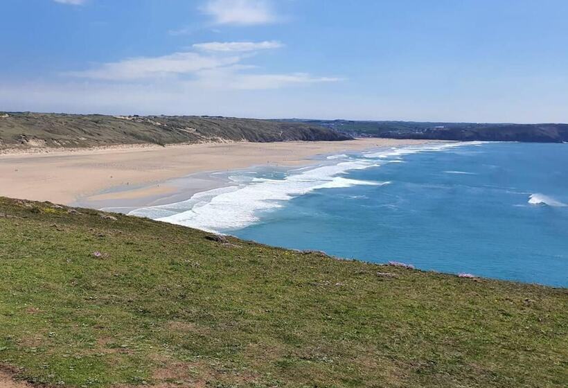 Residência 2 Bed Annex Sleeps 6, 7 Min Drive From The Beach!