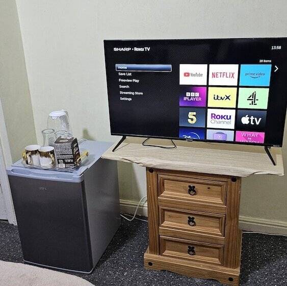 Reşedinta Beautiful 1 Bed House In Leeds