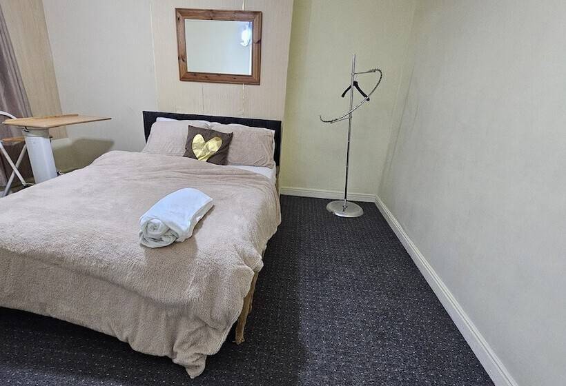 Reşedinta Beautiful 1 Bed House In Leeds