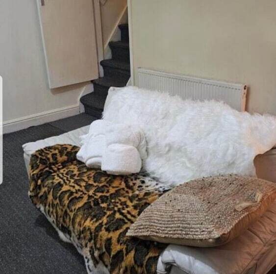 Reşedinta Beautiful 1 Bed House In Leeds