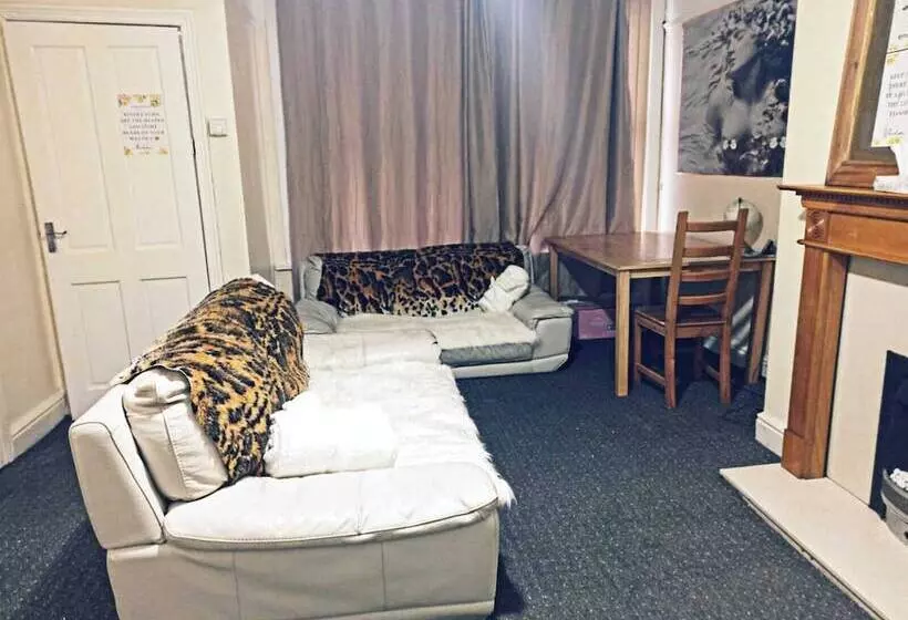 Residenssi Beautiful 1 Bed House In Leeds