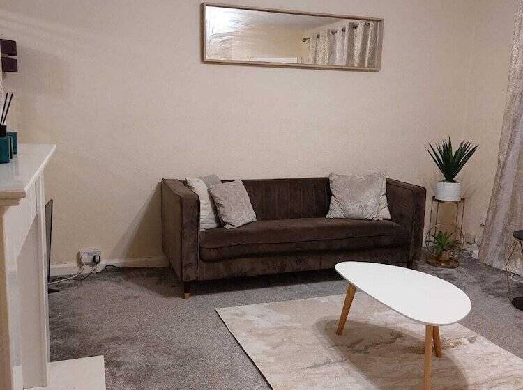 Резиденция Remarkable 3 Bed House In Leeds