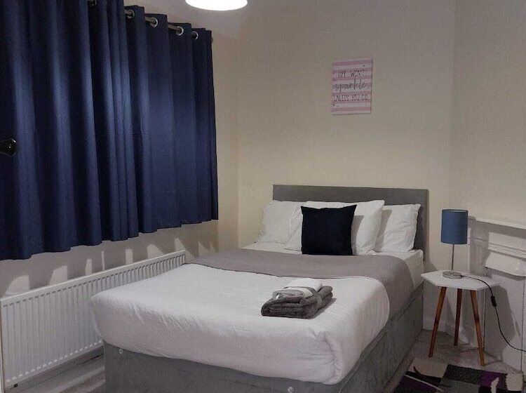 Резиденция Remarkable 3 Bed House In Leeds