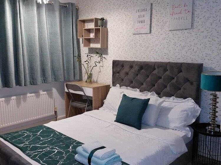 Резиденция Remarkable 3 Bed House In Leeds