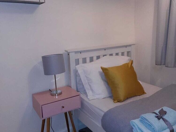 Резиденция Remarkable 3 Bed House In Leeds