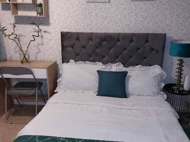 Резиденция Remarkable 3 Bed House In Leeds