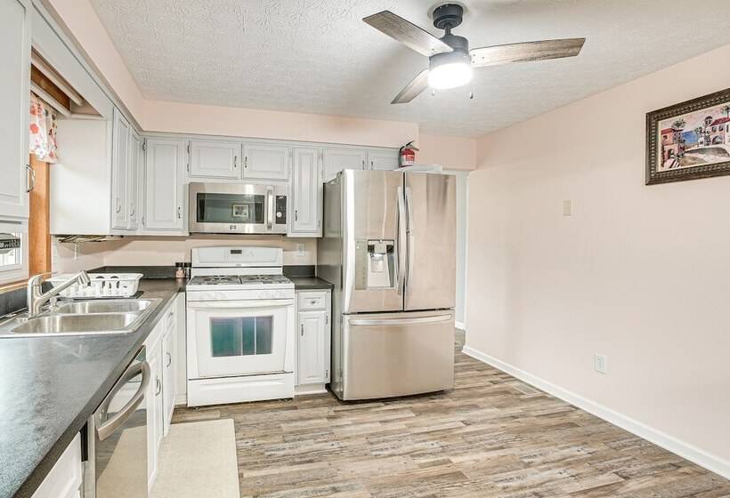 Spacious Delaware Home W/ Game Room!