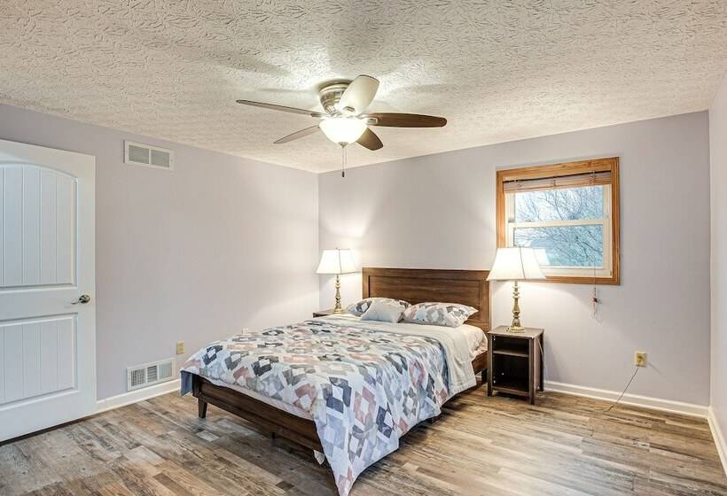 Spacious Delaware Home W/ Game Room!