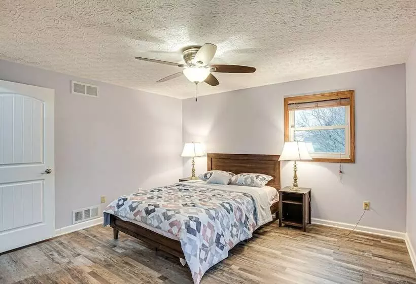 Spacious Delaware Home W/ Game Room!